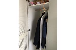 Witte kleding kast met spiegels