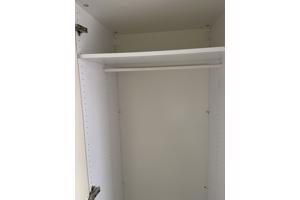 Witte kleding kast met spiegels