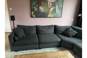 Grijze hoekbank van Montel inclusief hocker