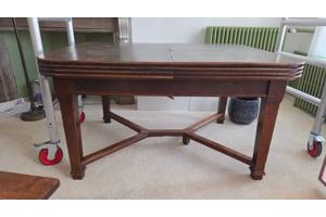 Antieke uitschuiftafel