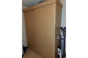 Gratis kledingkast 220 x 180 x 60