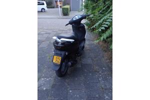 Piaggio fly scooter geel kenteken, geen vonk