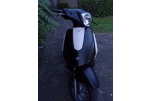 Piaggio fly scooter geel kenteken, geen vonk