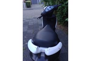 Piaggio fly scooter geel kenteken, geen vonk