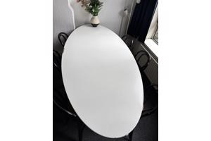 Grote eettafel (6 tot 8 personen)