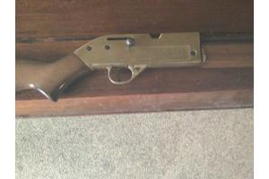 Crosman 761xl pompbuks izgst