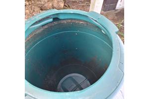 Gebruikte groene regenton