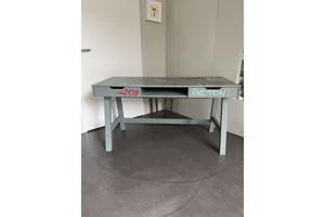Bureau IKEA heeft een verfje nodig