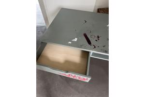 Bureau IKEA heeft een verfje nodig