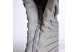 beige schoudertas met brede schouderband