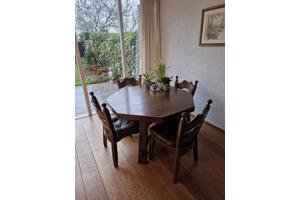 Eiken eettafel en 4 stoelen