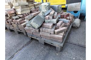 Fraaie stenen voor in de tuin