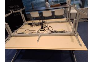4 verstelbare kantoor tafels
