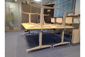 4 verstelbare kantoor tafels