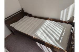 Eenpersoonsbed (ook seniorenbed) compleet met matras en lattenbodem in zeer goede staat