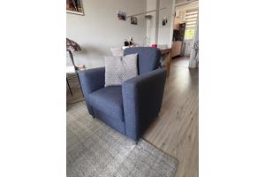 3-zitsbank en 2 losse stoelen in goede staat