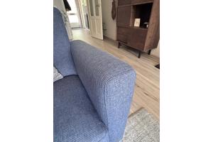 3-zitsbank en 2 losse stoelen in goede staat