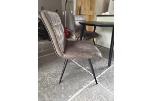 Zwarte ronde eettafel (ikea Lisabo)