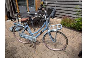 Sparta damesfiets met bagagedrager voorop