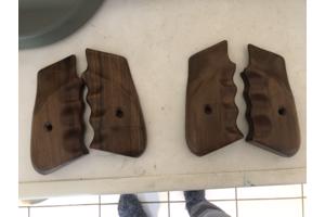 TK: Schietspul: kijker, reddots, kolven, grips..