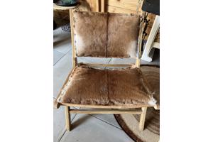 2 Teakhoutenstoelen met vacht