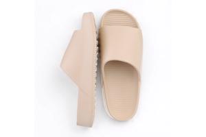 Heren slippers effen beige 45
