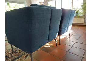 2 blauwe fauteuils