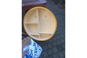 2 kasten rond, wat beschadigd