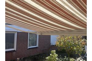 Elektrisch knikarm zonnescherm