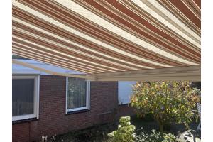 Elektrisch knikarm zonnescherm