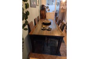 Eethoek tafel+6 gratis stoelen