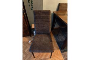 Eethoek tafel+6 gratis stoelen