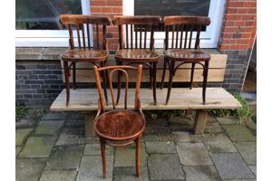 4 houten café stoelen
