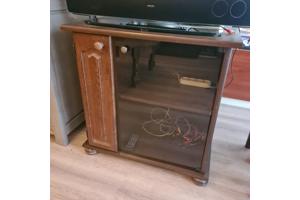 Klein kastje / dressoir met glazen deur