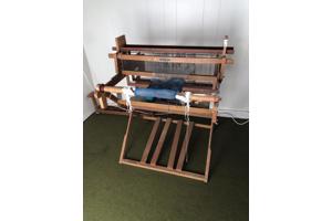 staand weefgetouw, oud maar nog functionerend