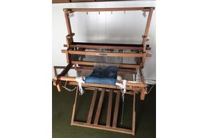 staand weefgetouw, oud maar nog functionerend