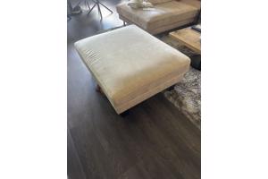 Mooie beige Hocker