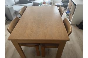 Houten vintage tafel met 4 stoelen en uitschuifstuk