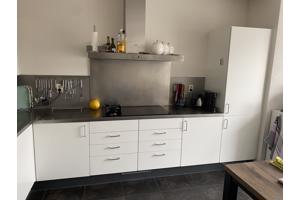 Witte hoekkeuken inclusief apparatuur van Siemens