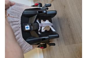 Autostoeltje met voetenzak en speeltjes