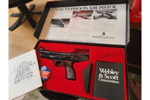 Webley Typhoon 5.5 MM in verzamel box zeer compleet