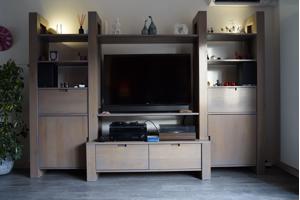 Degelijk wandmeubel massief hout