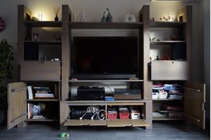 Degelijk wandmeubel massief hout