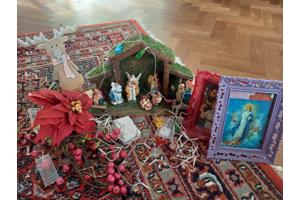 Kerstspullen (stal, lichtjes, beelden)