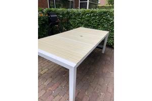 Witte tuintafel 2m x 1 m aluminium met roomwit blad