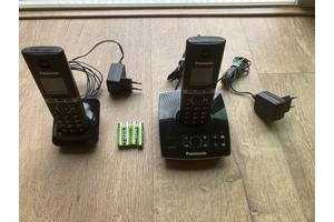 Twee geschakelde dect telefoons