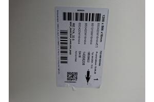 witte kast met 1 deur en 1 open vak.