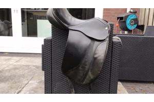 Ainsley dressuurzadel 17,5 inch