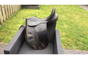 Ainsley dressuurzadel 17,5 inch