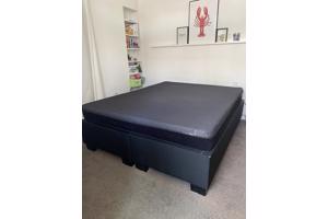 BED INCL. MATRAS (160x200)